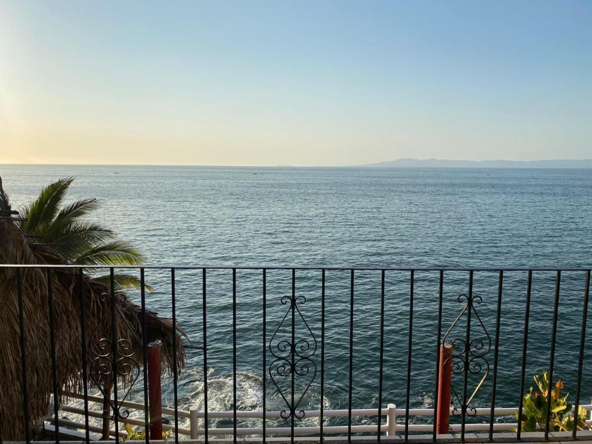 Traditional Sierra Leon Oceanfront Rooms - Adults Only بويرتو فالارتا المظهر الخارجي الصورة