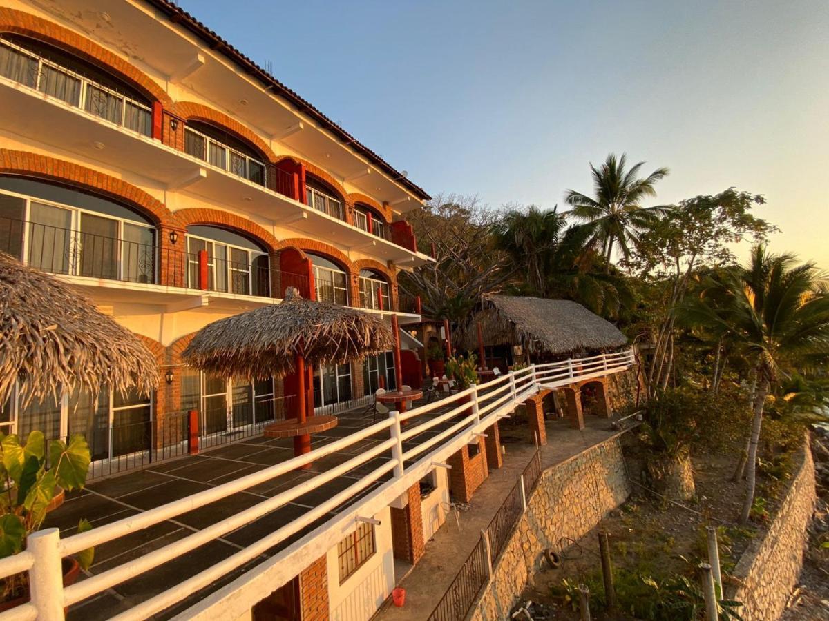 Traditional Sierra Leon Oceanfront Rooms - Adults Only بويرتو فالارتا المظهر الخارجي الصورة