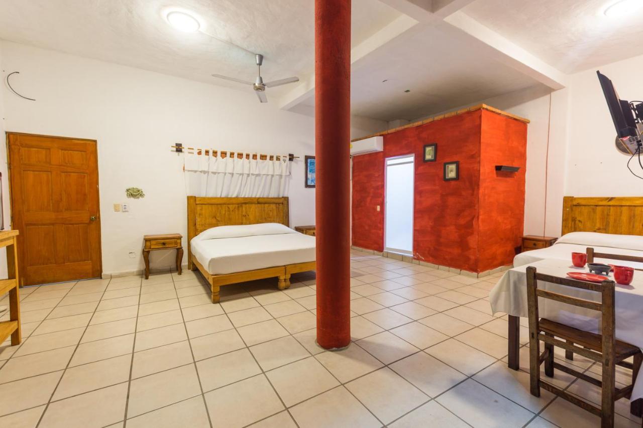 Traditional Sierra Leon Oceanfront Rooms - Adults Only بويرتو فالارتا المظهر الخارجي الصورة