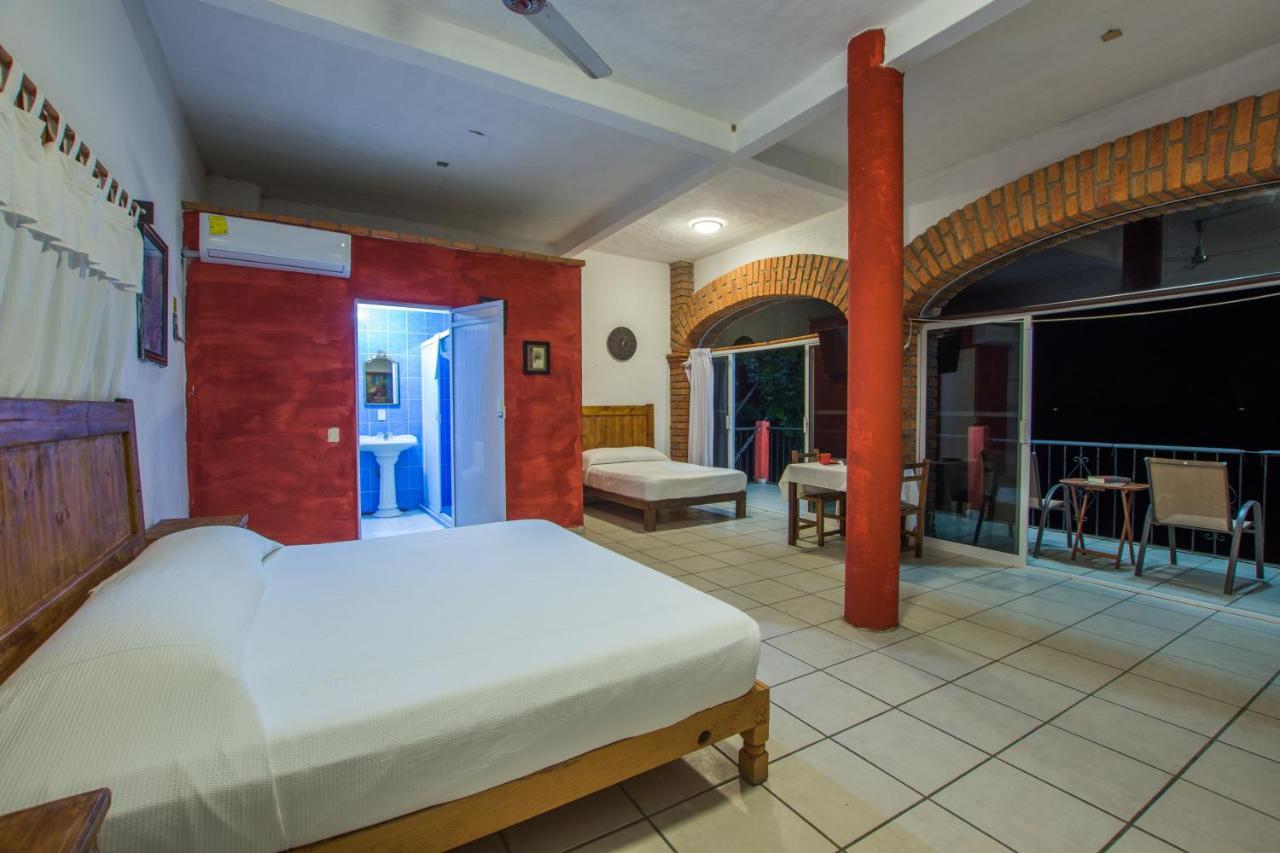 Traditional Sierra Leon Oceanfront Rooms - Adults Only بويرتو فالارتا المظهر الخارجي الصورة