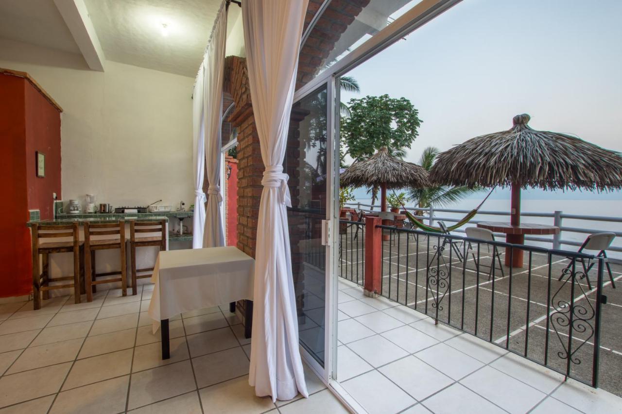 Traditional Sierra Leon Oceanfront Rooms - Adults Only بويرتو فالارتا المظهر الخارجي الصورة