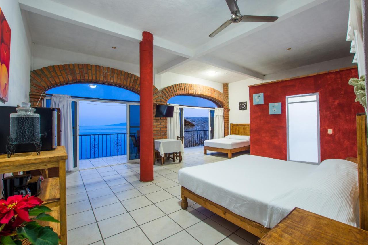 Traditional Sierra Leon Oceanfront Rooms - Adults Only بويرتو فالارتا المظهر الخارجي الصورة