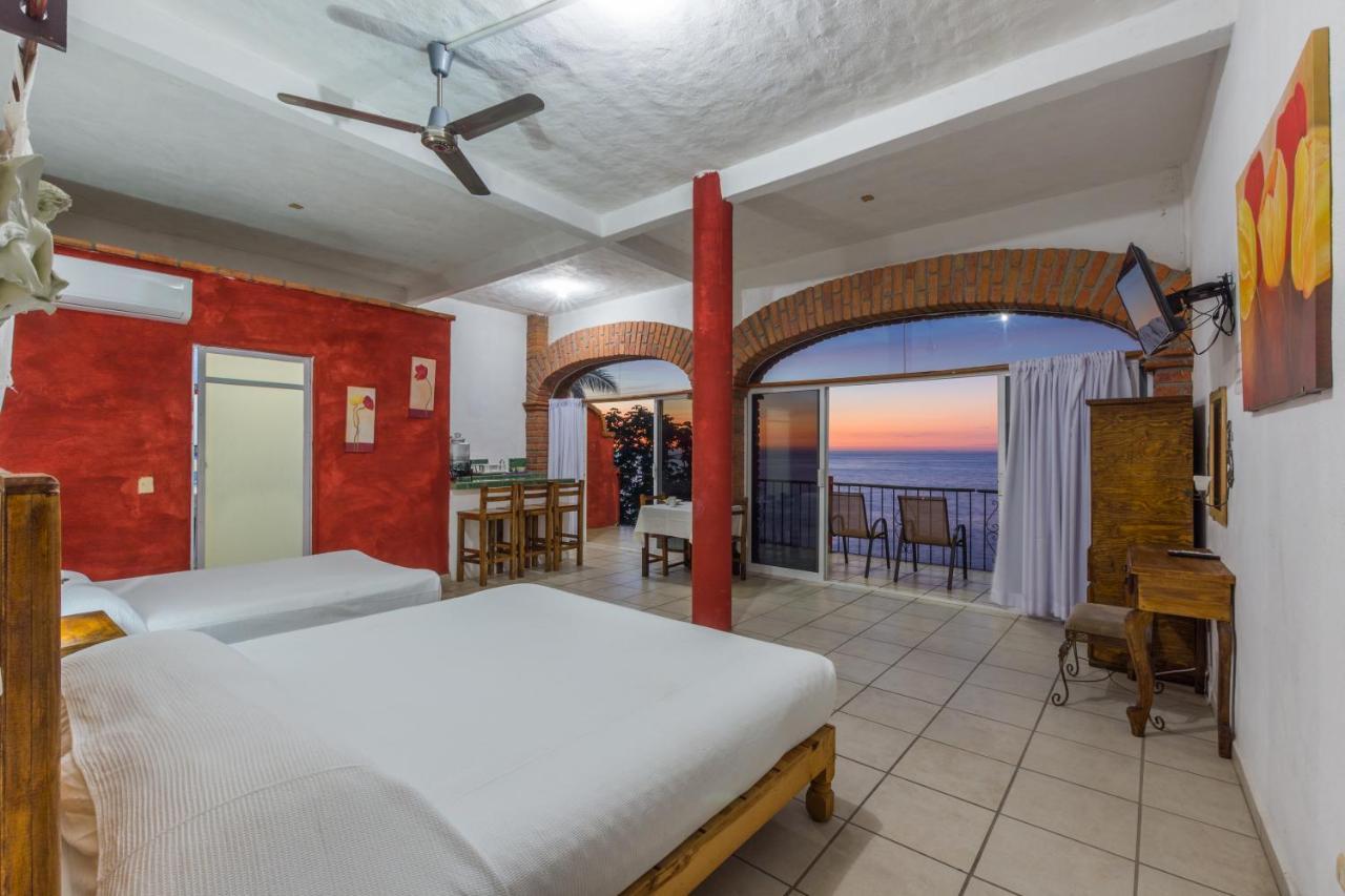 Traditional Sierra Leon Oceanfront Rooms - Adults Only بويرتو فالارتا المظهر الخارجي الصورة